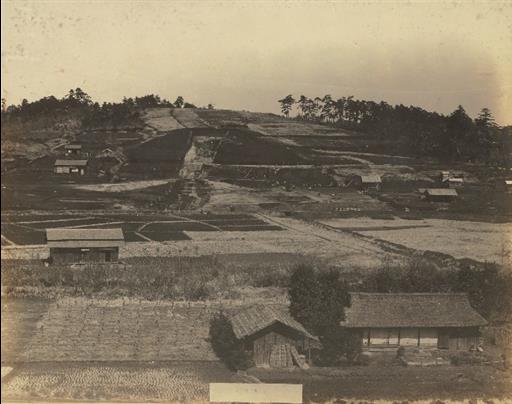 【村山貯水池】下堰堤工事 南側山上より北側を望む 中心堀