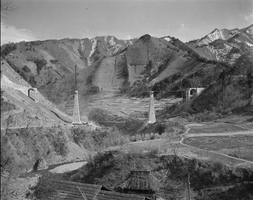 【小河内貯水池】建設中の深山橋