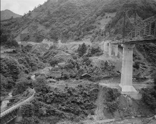 【小河内貯水池】建設中の深山橋
