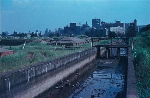 【淀橋浄水場】廃庁後の原水渠