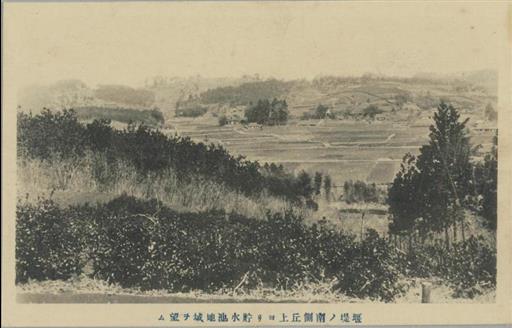 【山口貯水池】山口貯水池地鎮祭記念 堰堤の南側丘上より貯水池地域を望む