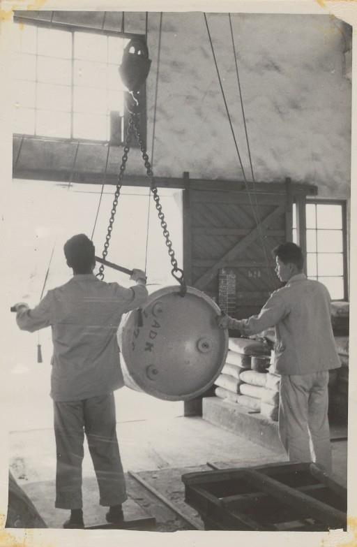 【淀橋浄水場】液体塩素（1トン容器入）の取扱作業