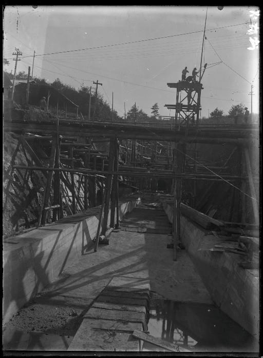 【山口貯水池】南堤心掘削工事