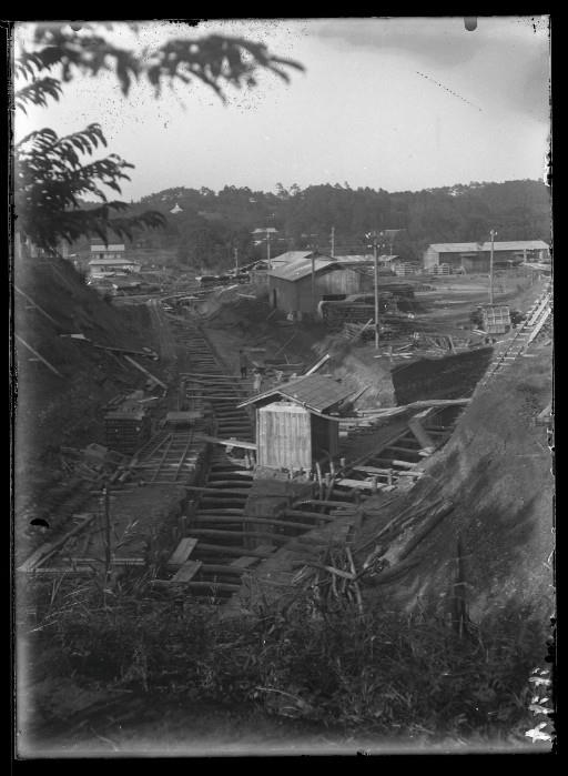 【山口貯水池】引入口余水吐工事